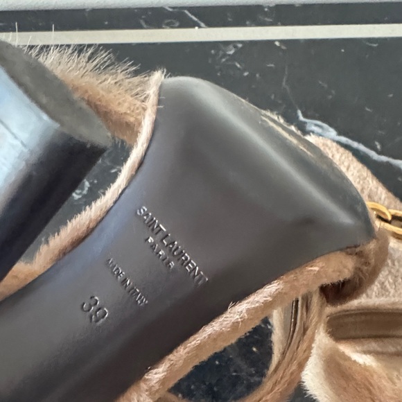 Saint Laurent Le Mallion Tan Lamb Fur Heels with Gold Chain 39 - Picture 5 of 5